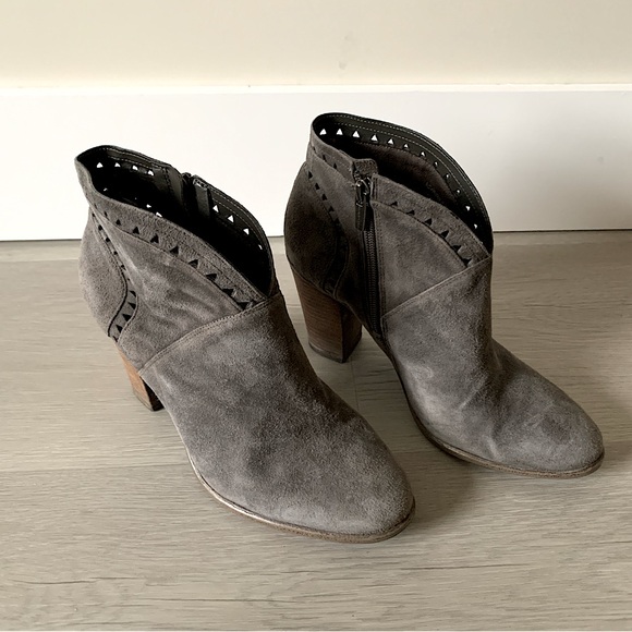Vince Camuto Fritan Leather Ankle Booties Size 8.5 - Picture 3 of 6